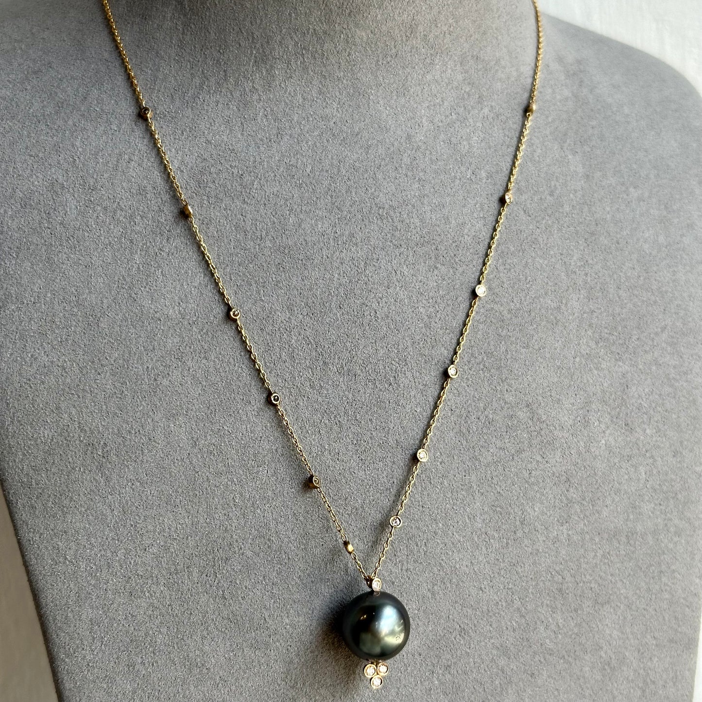 18K Yellow Gold Tahitian Pearl Necklace with Diamonds