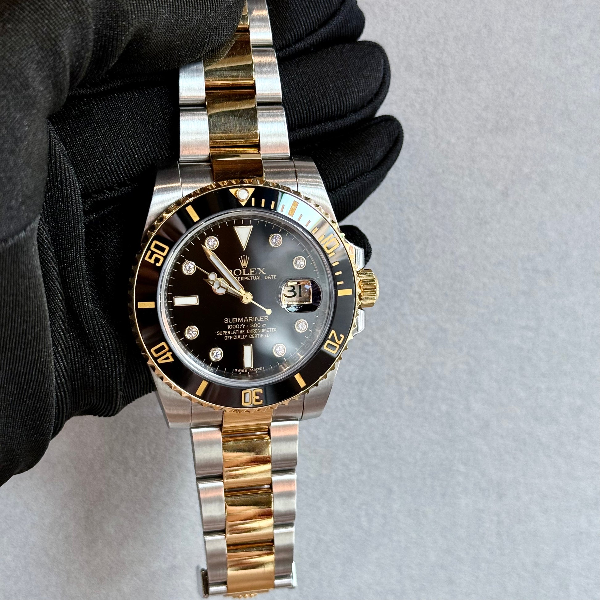 Rolex Submariner Date 116613LN – Factory Diamond Dial – 18k Yellow Gold & Steel – 40mm – 2017 – Box & Papers