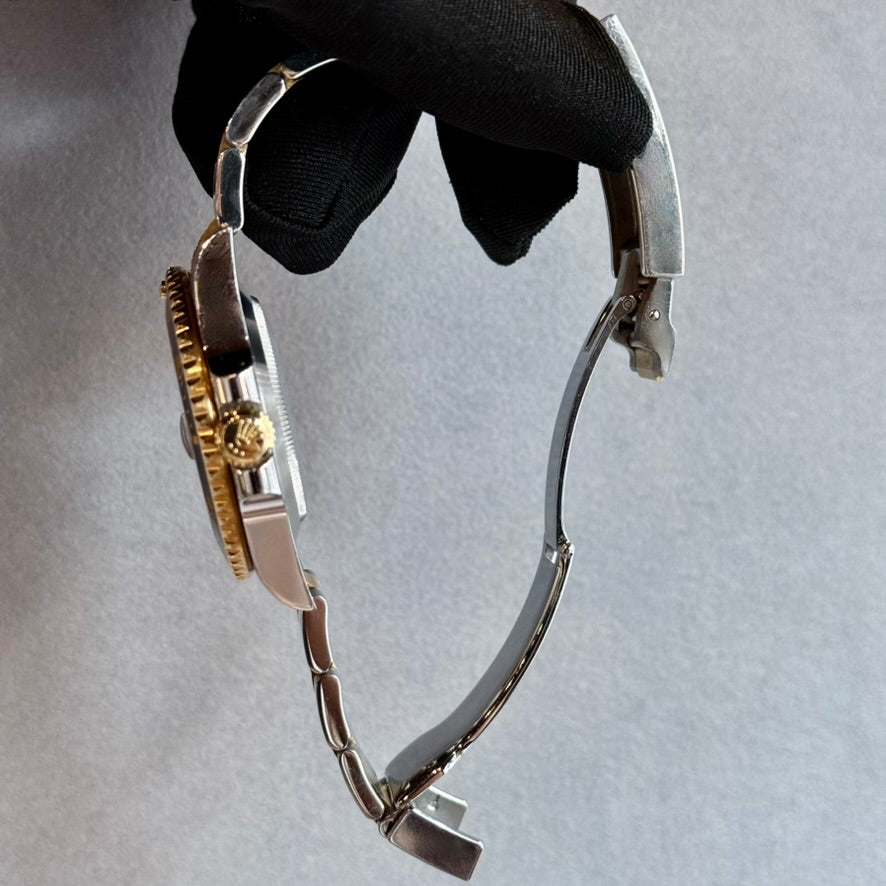 Rolex Submariner Date 116613LN – Factory Diamond Dial – 18k Yellow Gold & Steel – 40mm – 2017 – Box & Papers