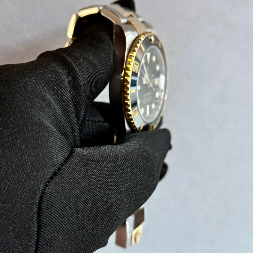 Rolex Submariner Date 116613LN – Factory Diamond Dial – 18k Yellow Gold & Steel – 40mm – 2017 – Box & Papers