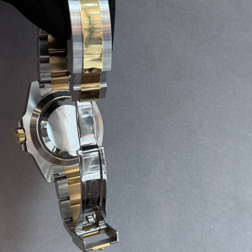 Rolex Submariner Date 116613LN – Factory Diamond Dial – 18k Yellow Gold & Steel – 40mm – 2017 – Box & Papers