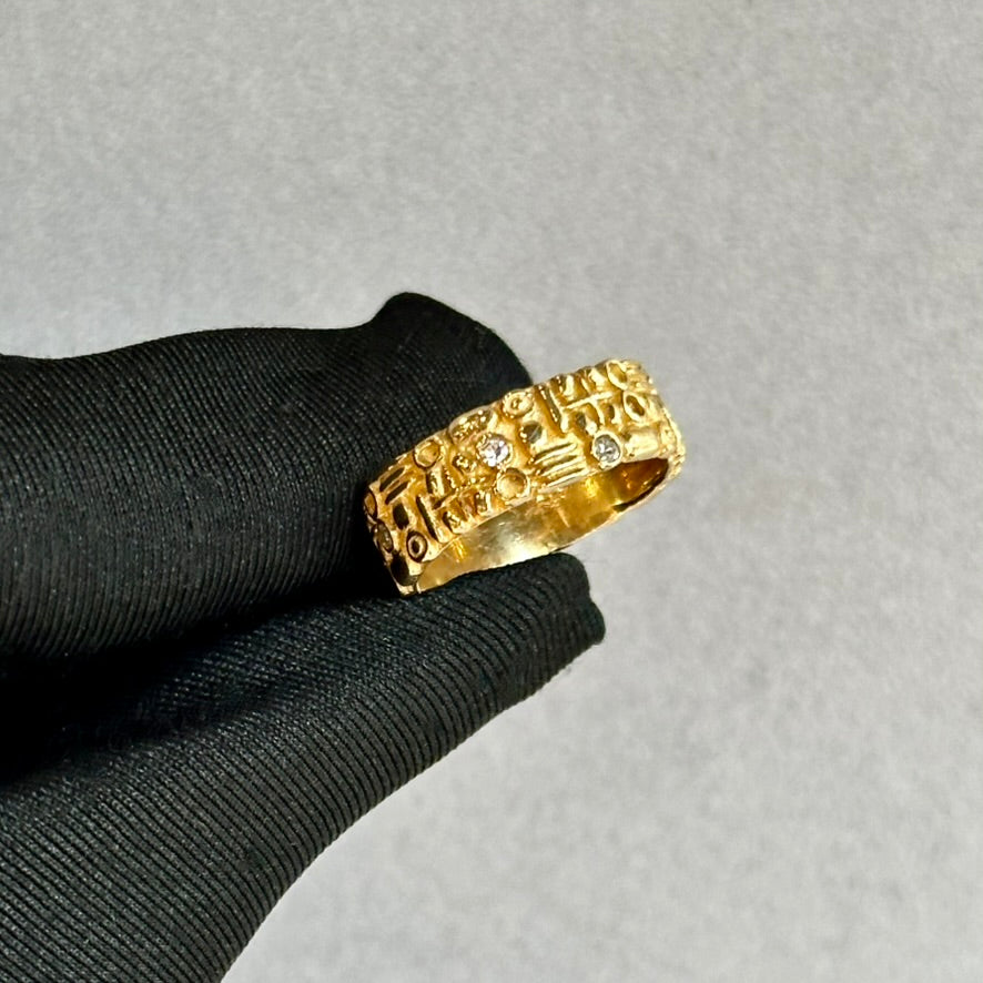 Vintage-Inspired Sticks and Circle Wide Band in 18kt Yellow Gold – 6.5mm, 9 Diamonds