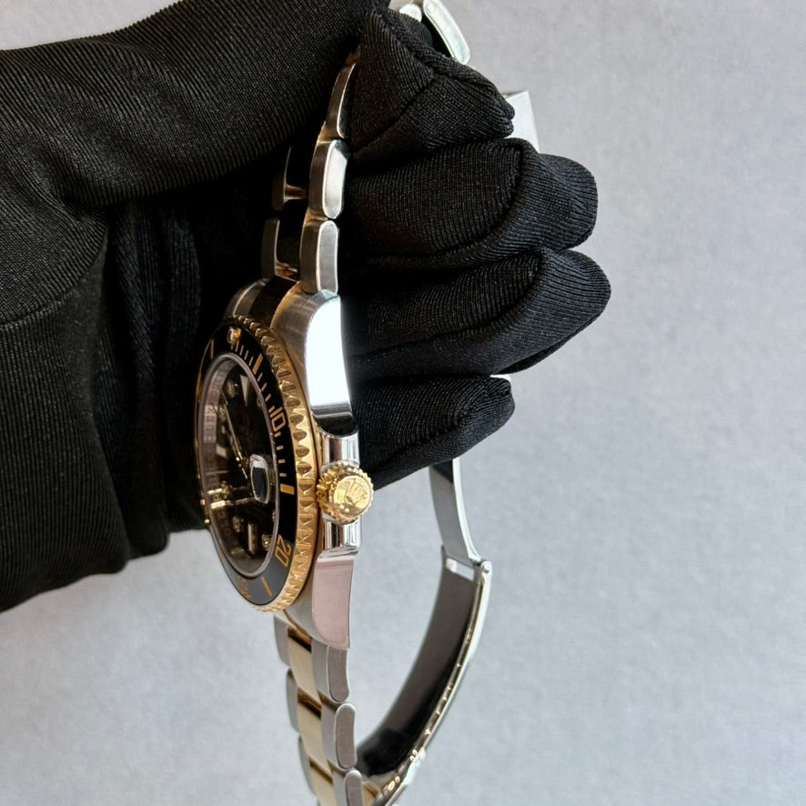 Rolex Submariner Date 116613LN – Factory Diamond Dial – 18k Yellow Gold & Steel – 40mm – 2017 – Box & Papers