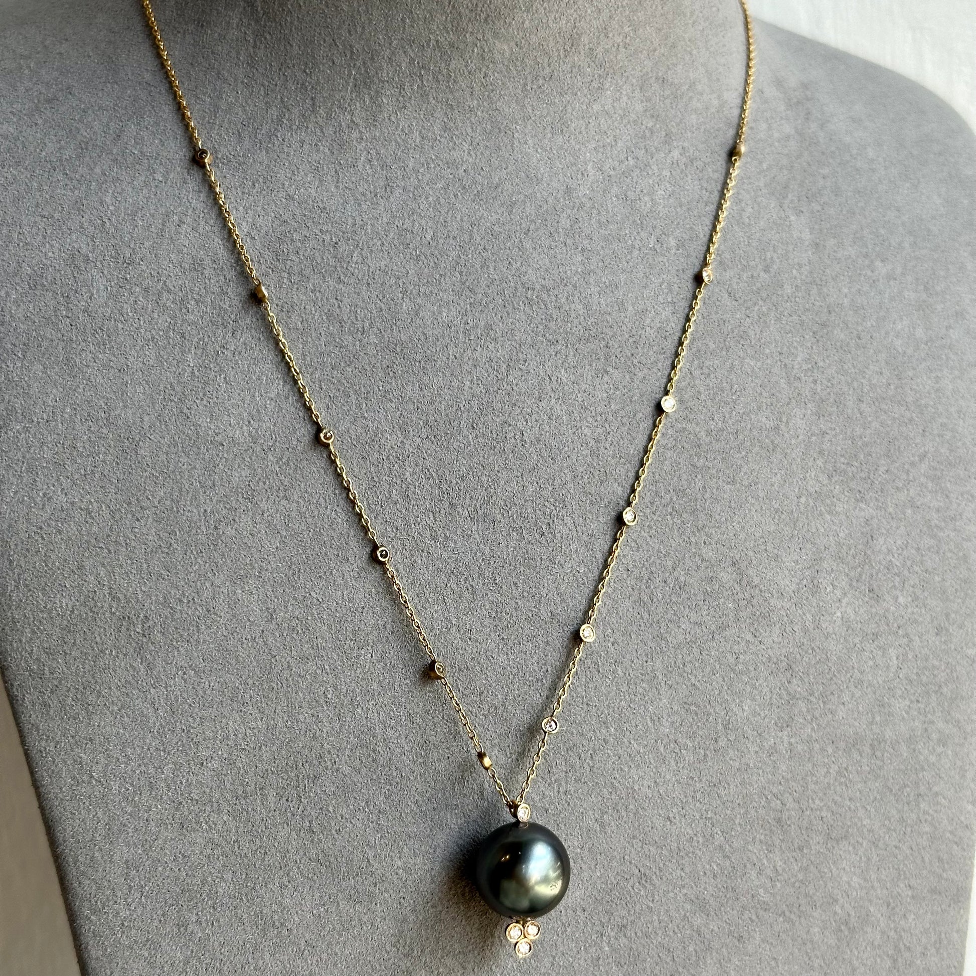 18K Yellow Gold Tahitian Pearl Necklace with Diamonds