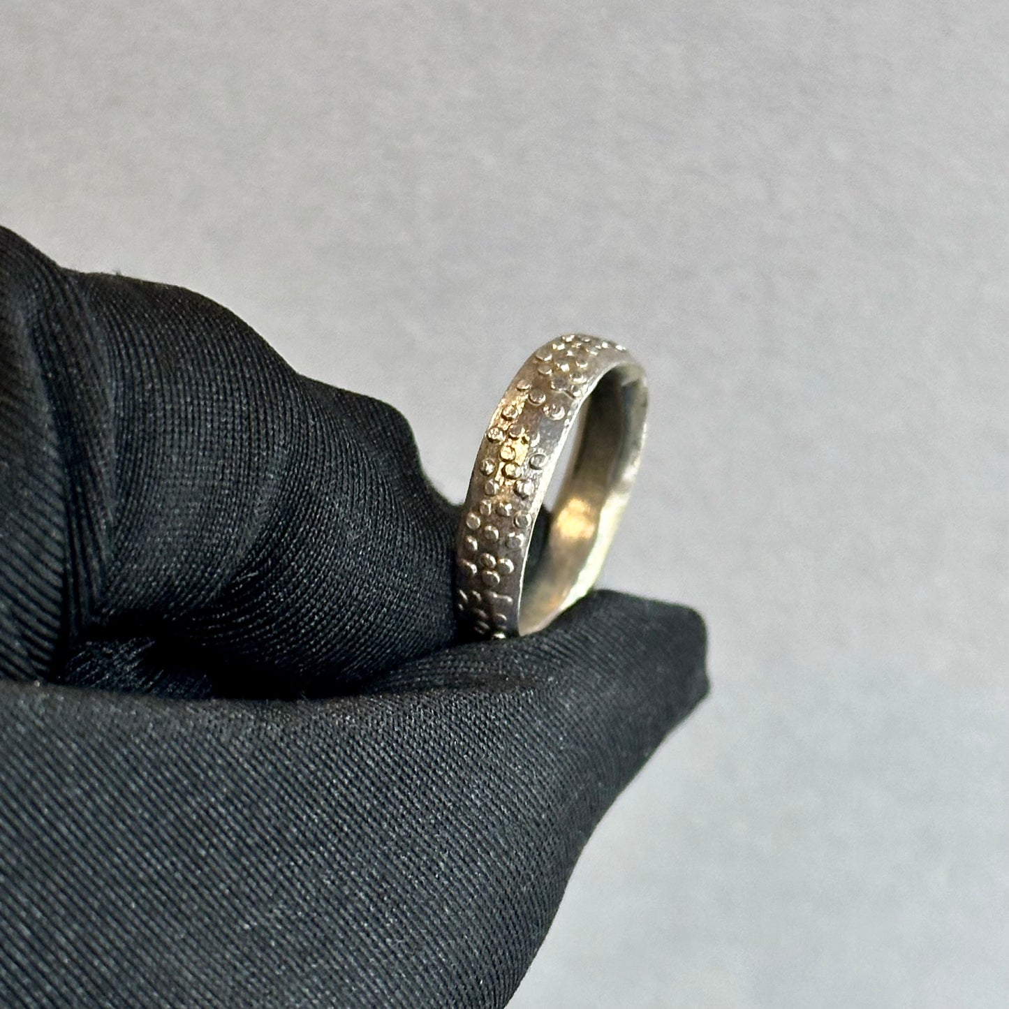 Unique 5mm Sterling Silver Wedding Band with Little Bubble-Like Grain Design – A Timeless Symbol of Love