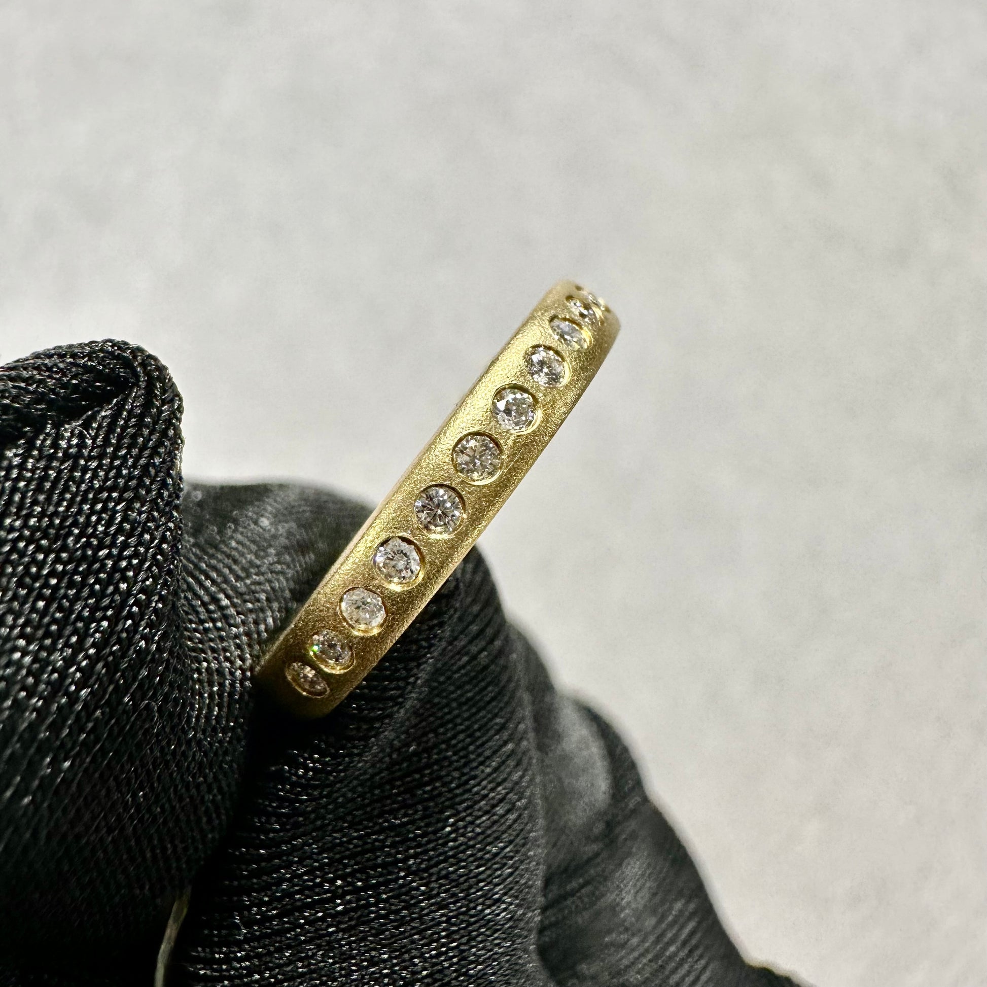 Satin Finish Ladies Band with Burnish Set Diamonds 14ktyg