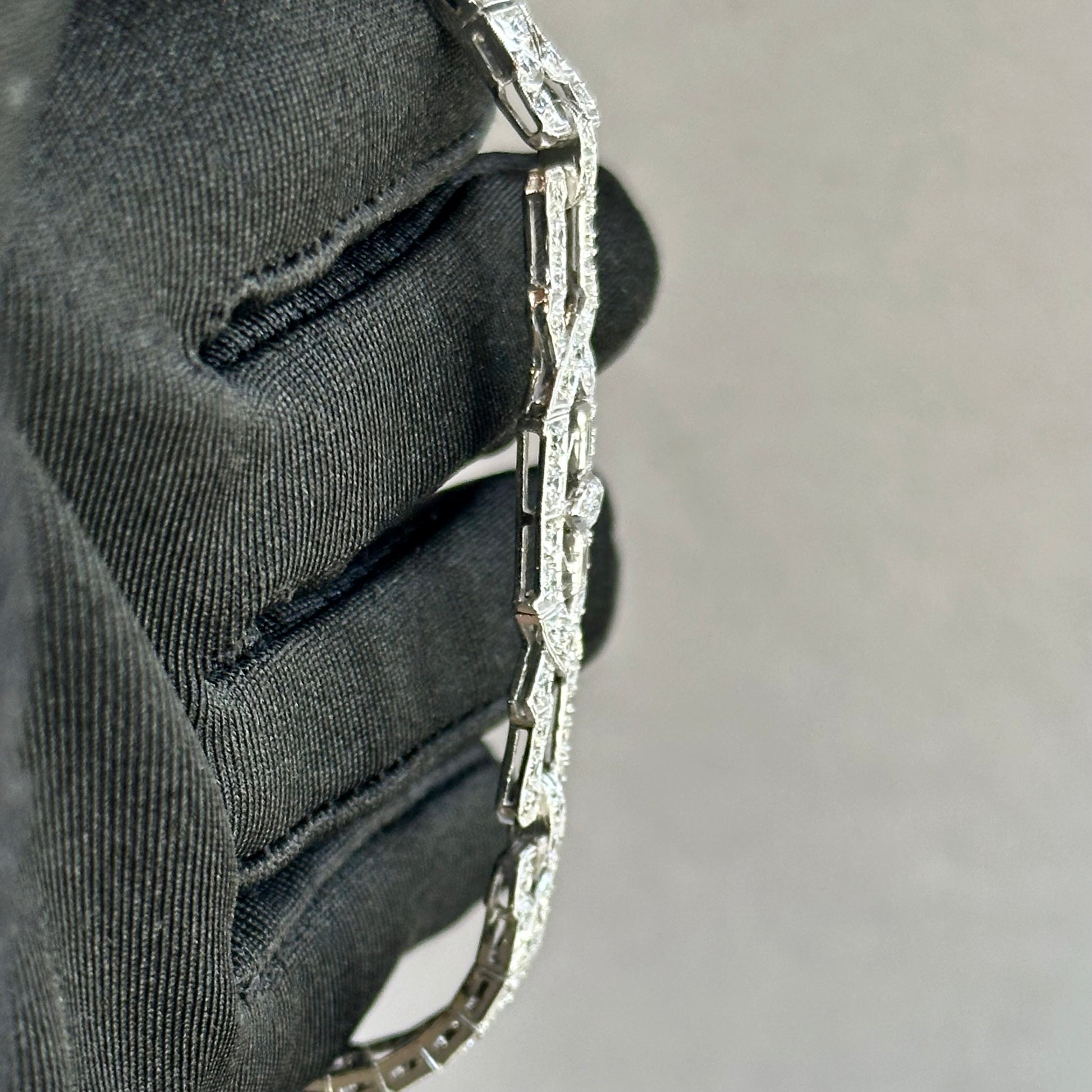 Stunning Platinum Art Deco Bracelet with GVS2 Diamonds – 4ctw