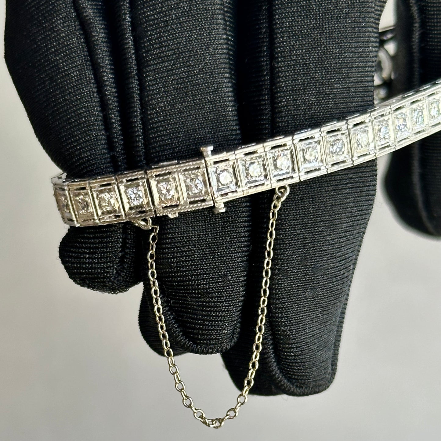 Stunning Platinum Art Deco Bracelet with GVS2 Diamonds – 4ctw