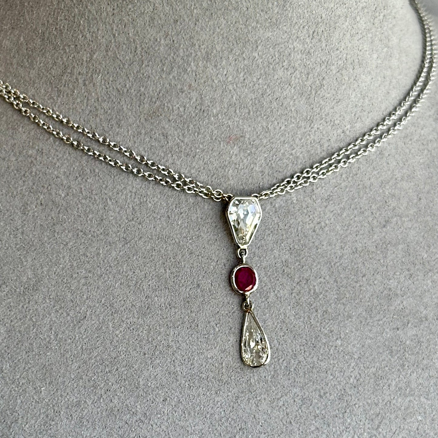 Exquisite 18KT White Gold Shield Cut Diamond & Ruby Art Deco Necklace – 0.95CT