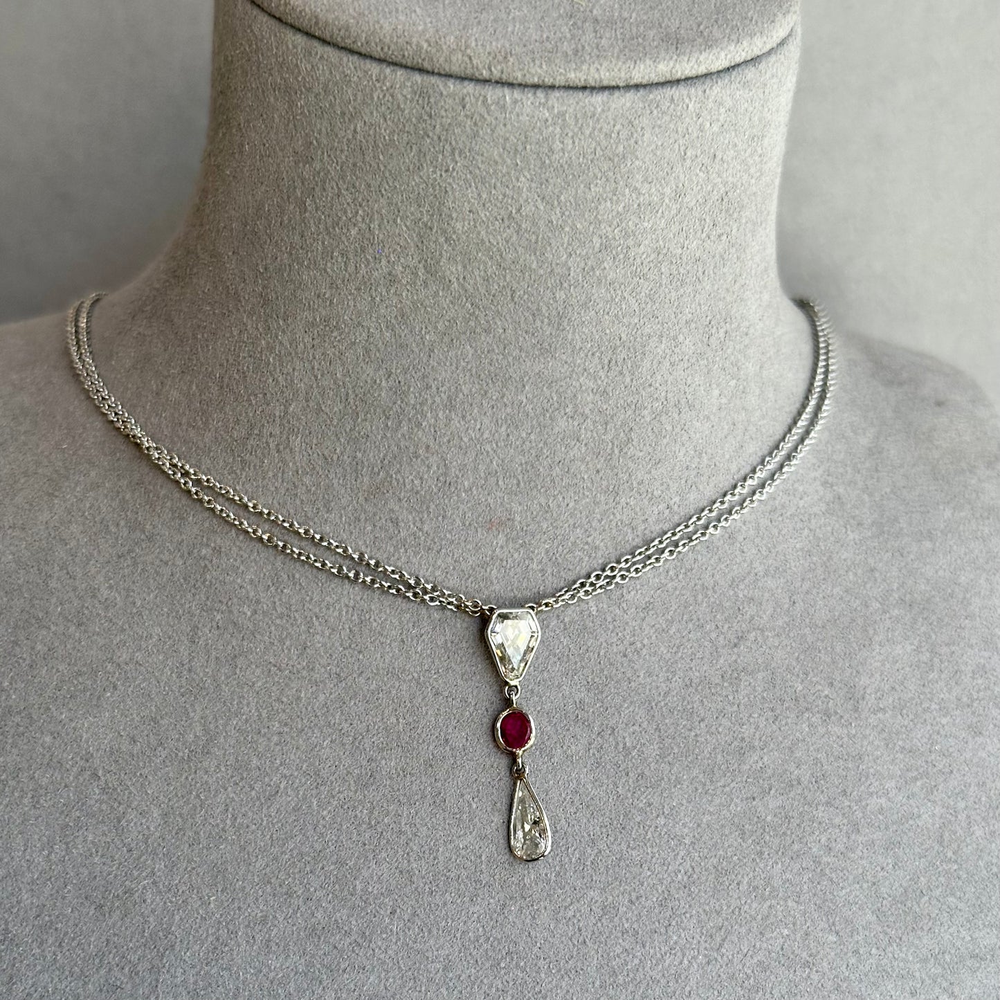 Exquisite 18KT White Gold Shield Cut Diamond & Ruby Art Deco Necklace – 0.95CT