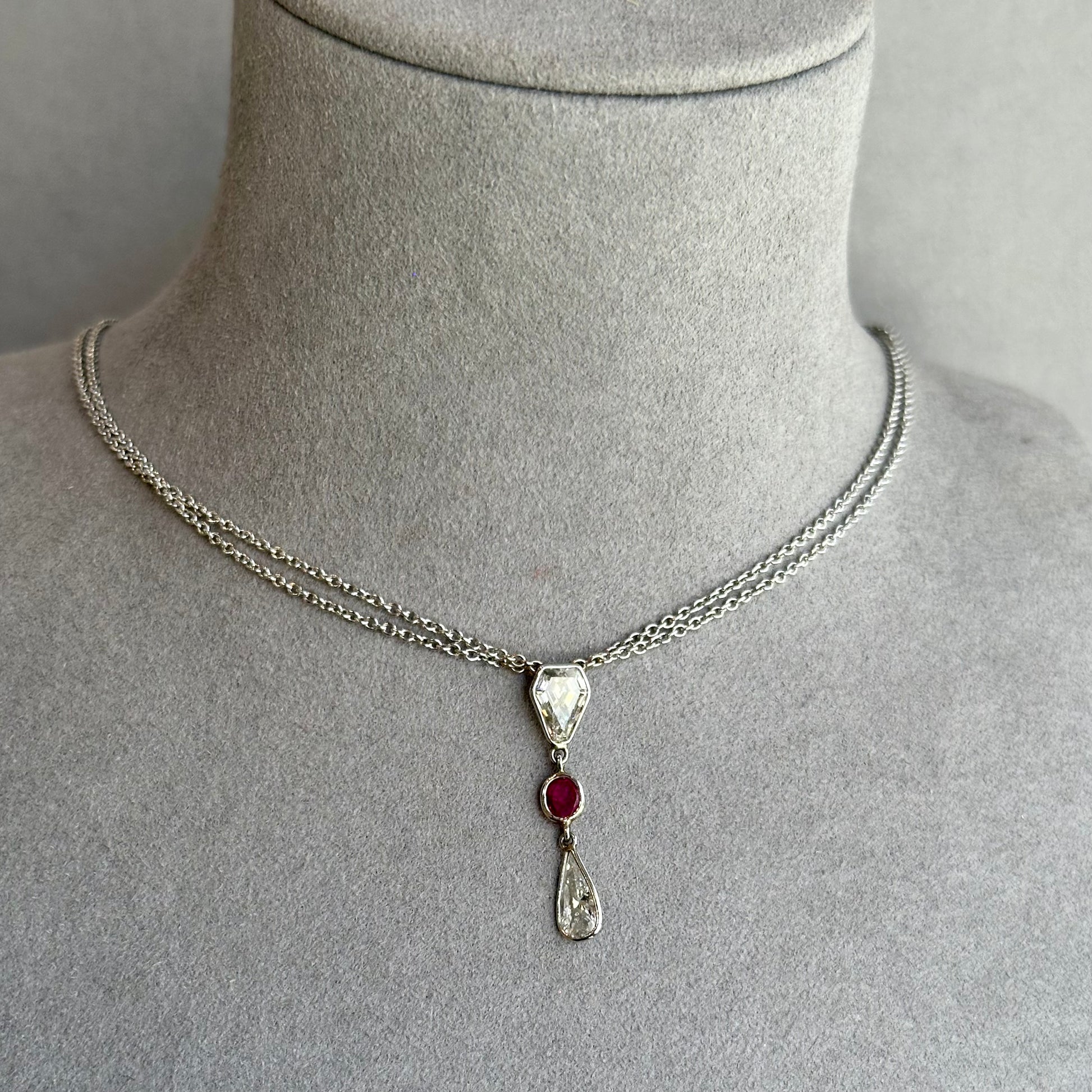 Exquisite 18KT White Gold Shield Cut Diamond & Ruby Art Deco Necklace – 0.95CT