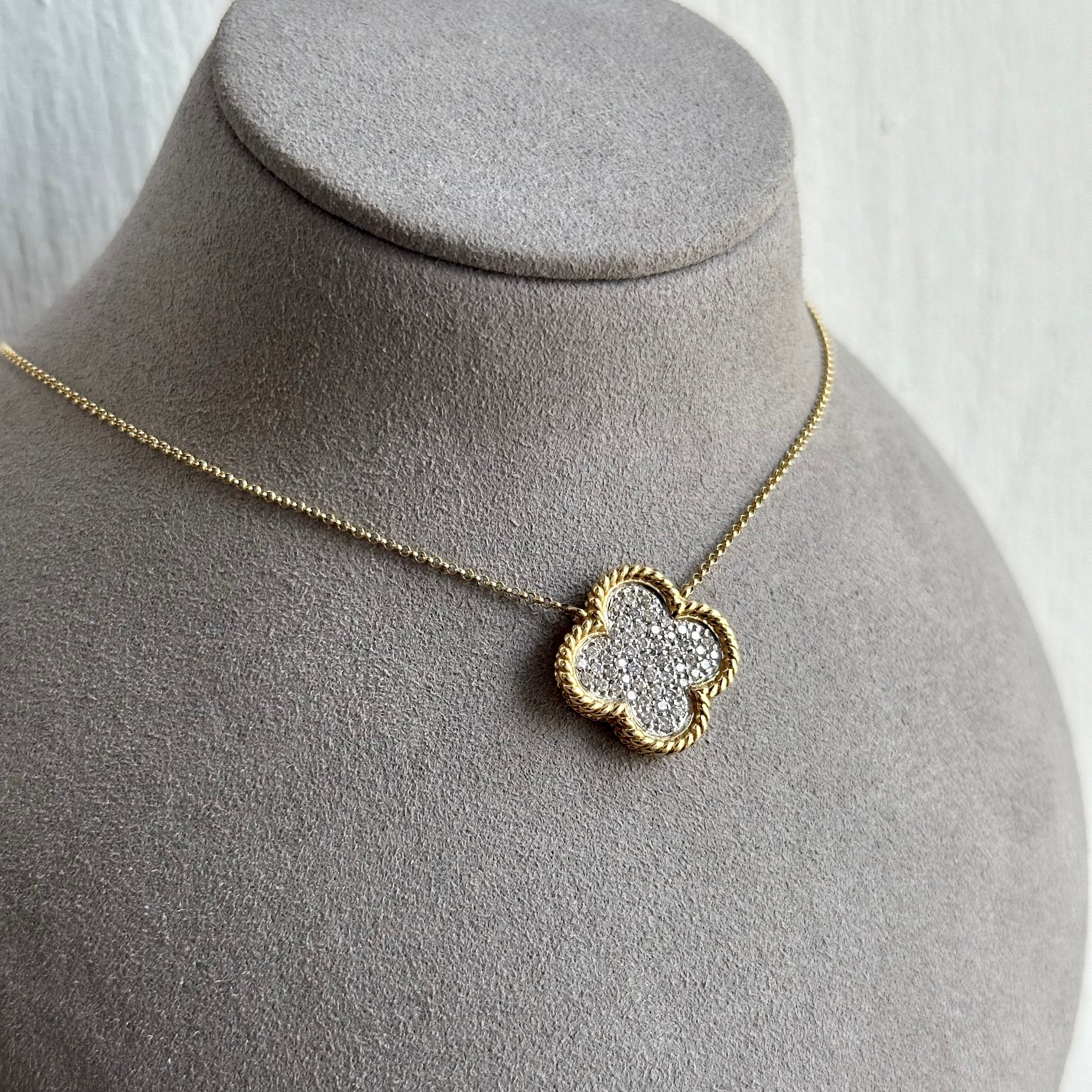 18kt Clover Necklace with Diamonds